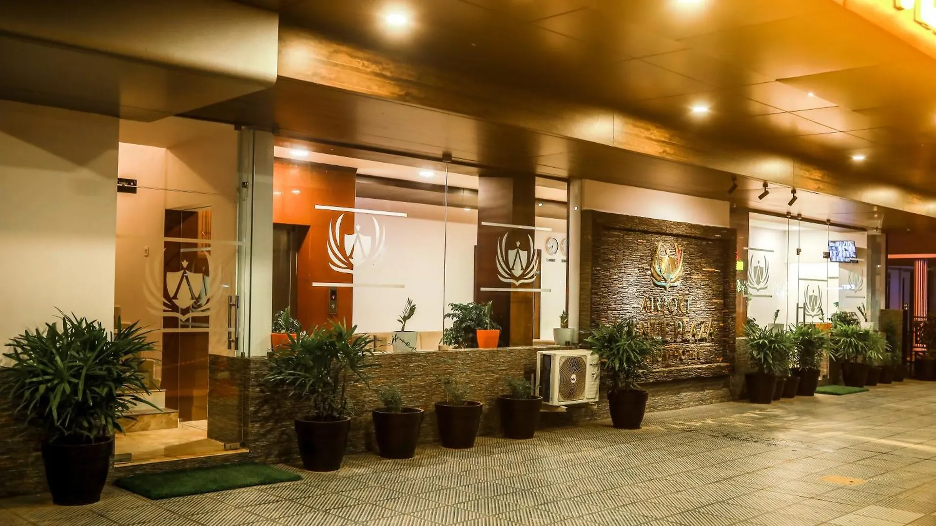 Airport Avenue Plaza Hotel Nedumbassery