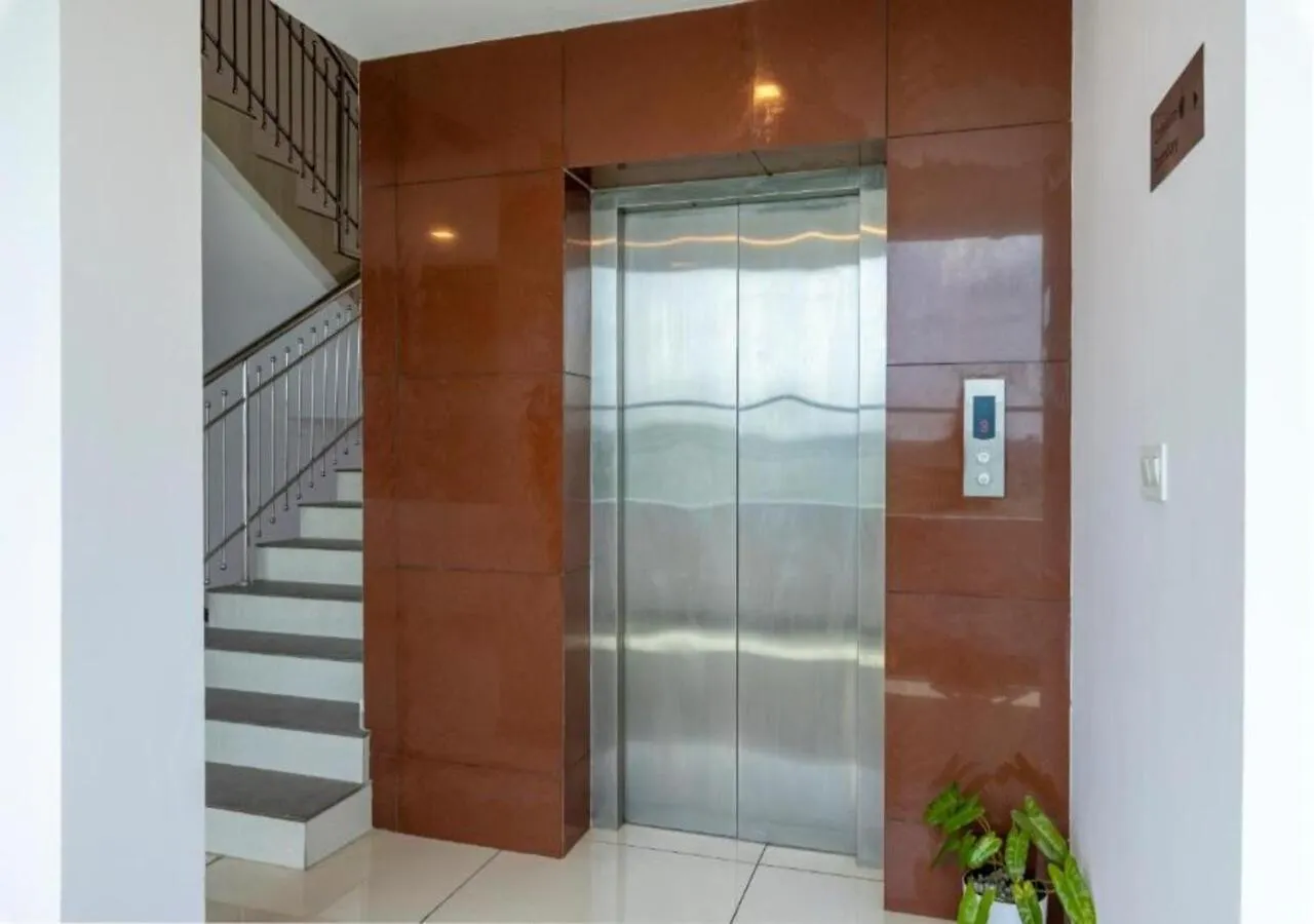 Airport Avenue Plaza Hotel Nedumbassery 3*,  Indien